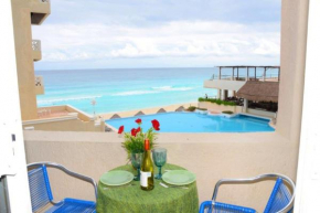 Ocean Front Suite, balcony, kitchen.